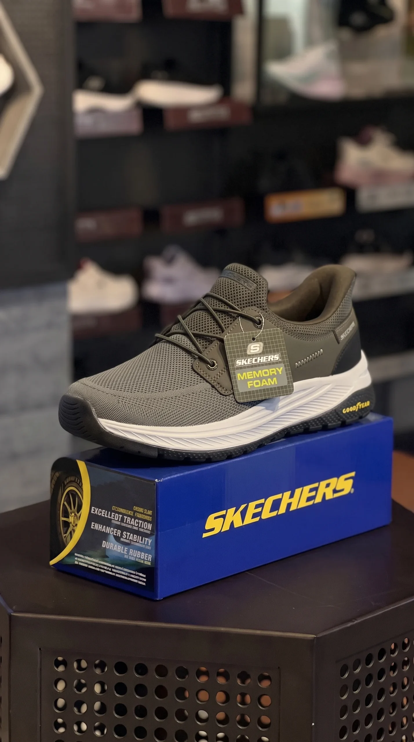 Regenerate_green_sneaker_on_box_2K_20260923233904