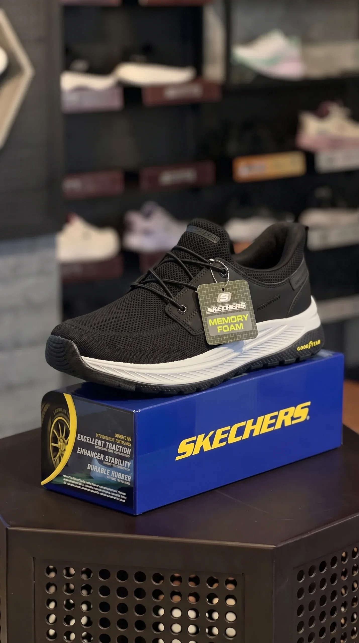 Replacing_shoe_color_on_box_2K_20260923233255